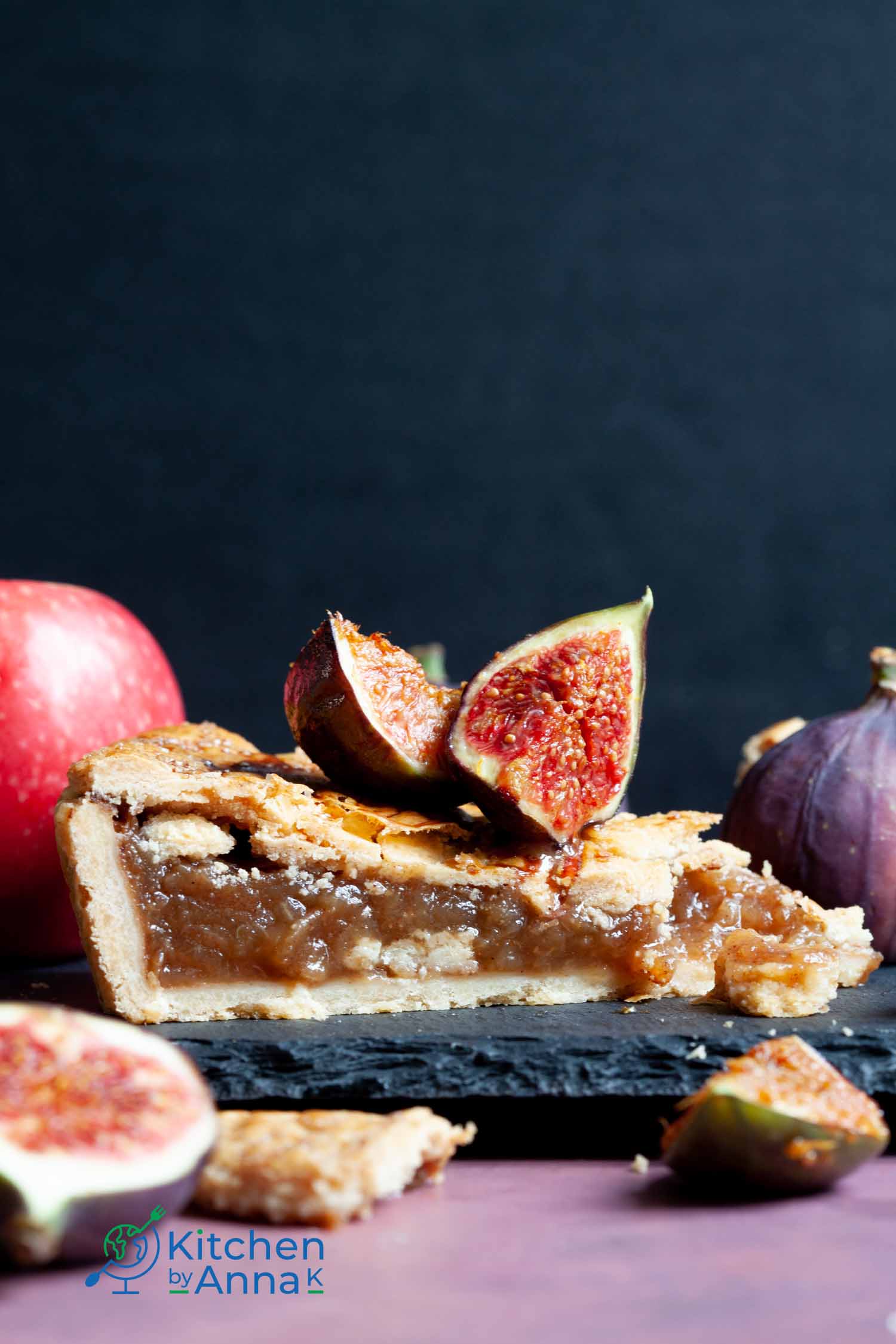 Apple and fig pie