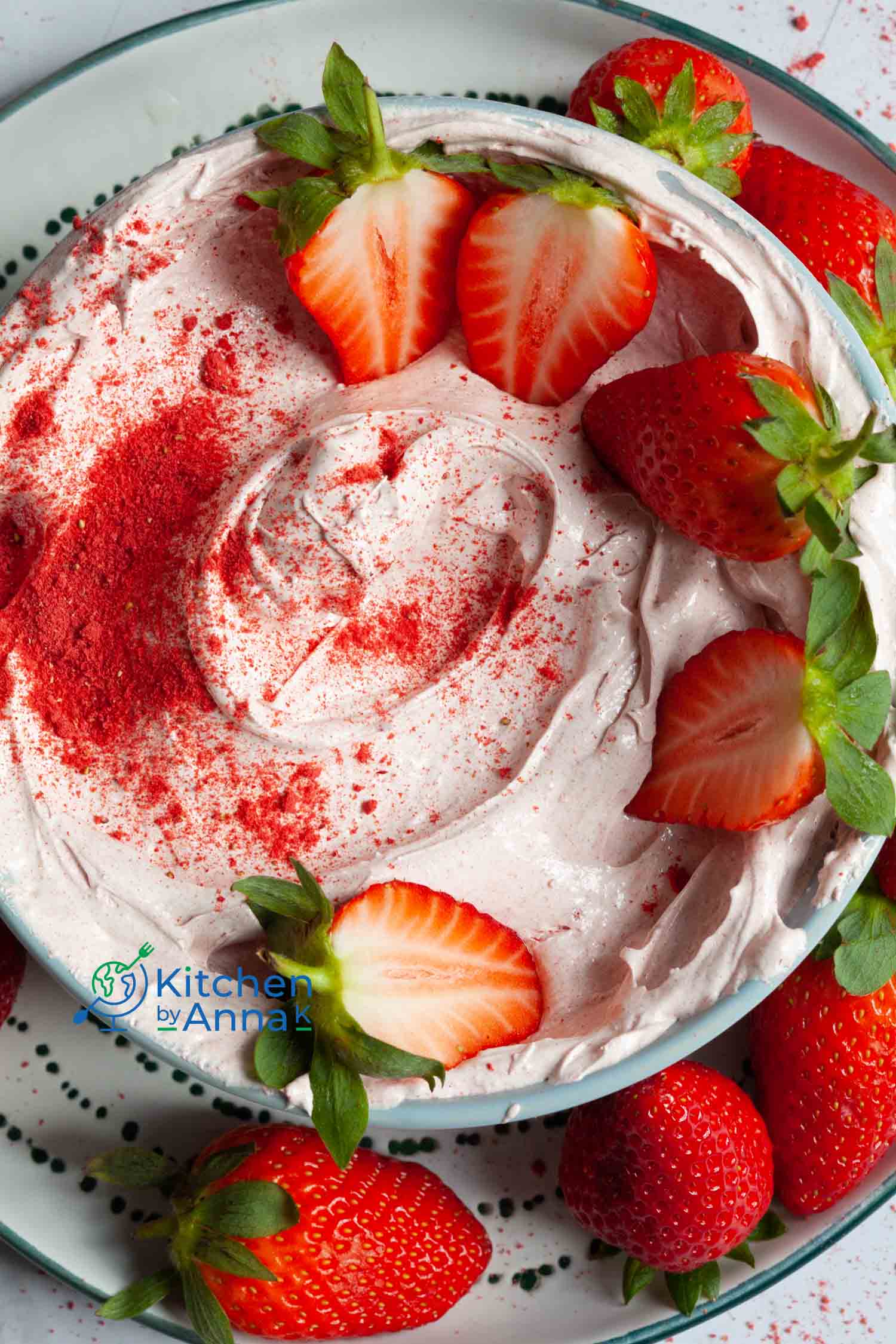 Marshmallow Fluff Comes In A Pink, Strawberry-Flavored Spread