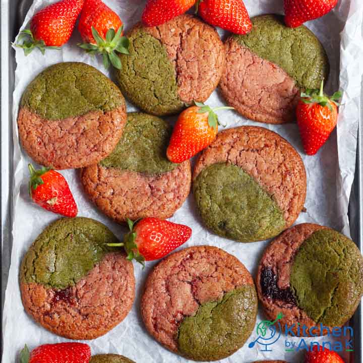 Chewy matcha and strawberry cookies