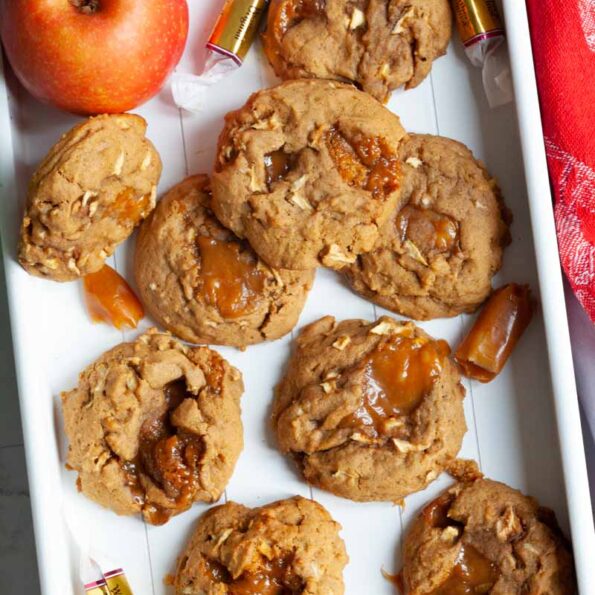 Apple and soft caramels cookies