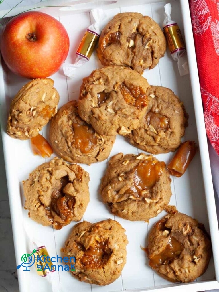 Apple and soft caramels cookies