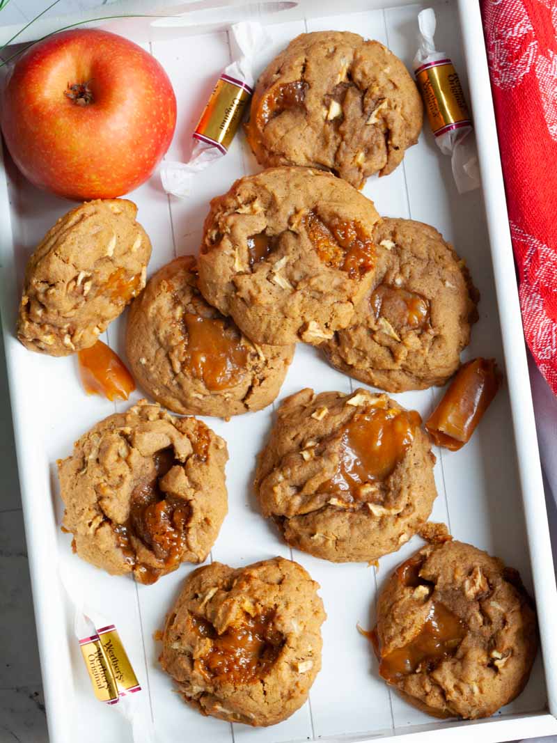 Apple and soft caramels cookies