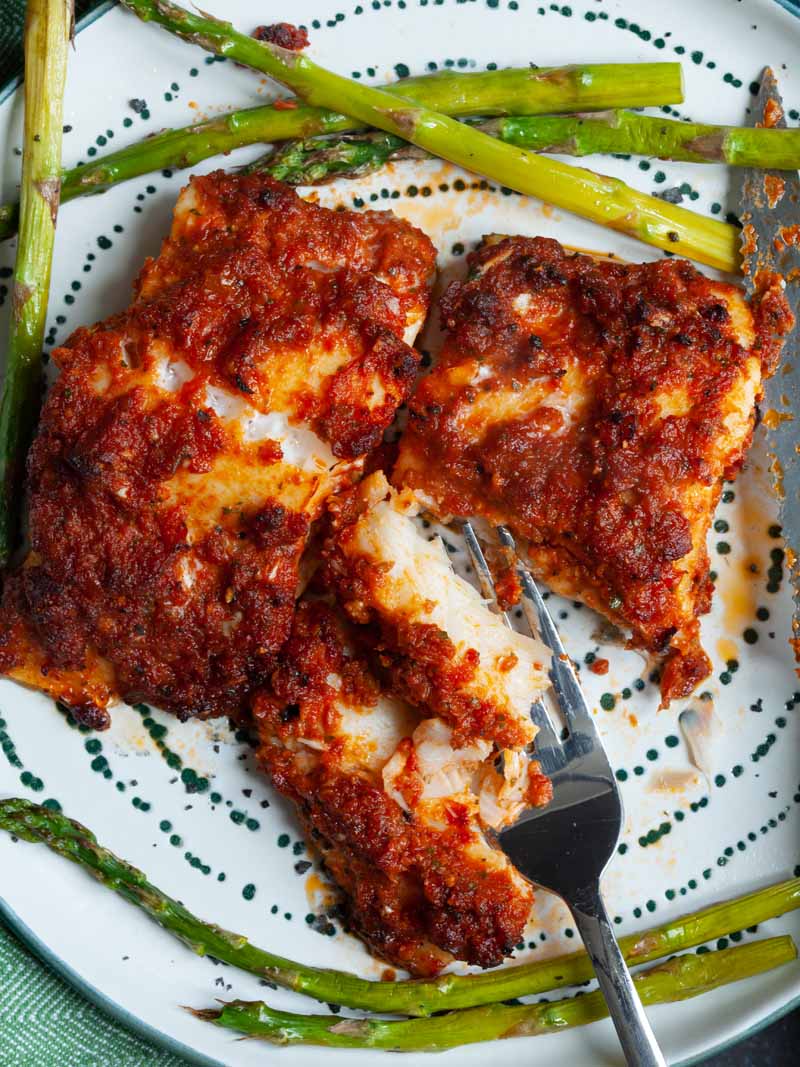 Baked cod in garlic and tomato