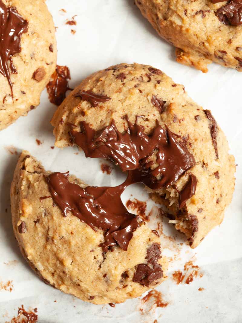 Brown butter coconut and chocolate chunks cookies