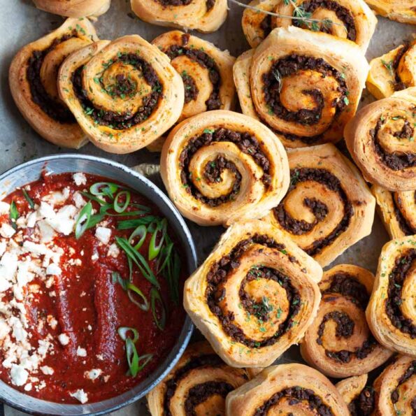 Harissa and beef bread rolls