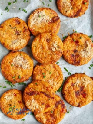 Cheese and tomato cookies