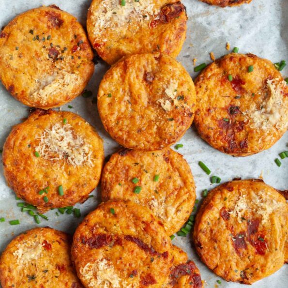 Cheese and tomato cookies