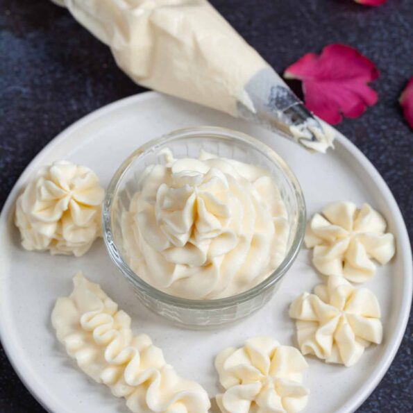 Goat cheese buttercream frosting