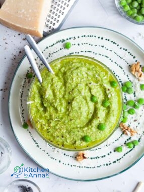 Green peas walnut pesto sauce