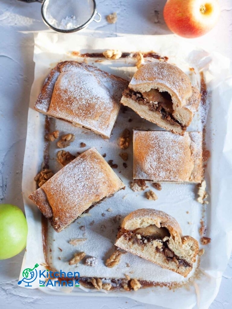 Apple-pie-with-candied-walnuts