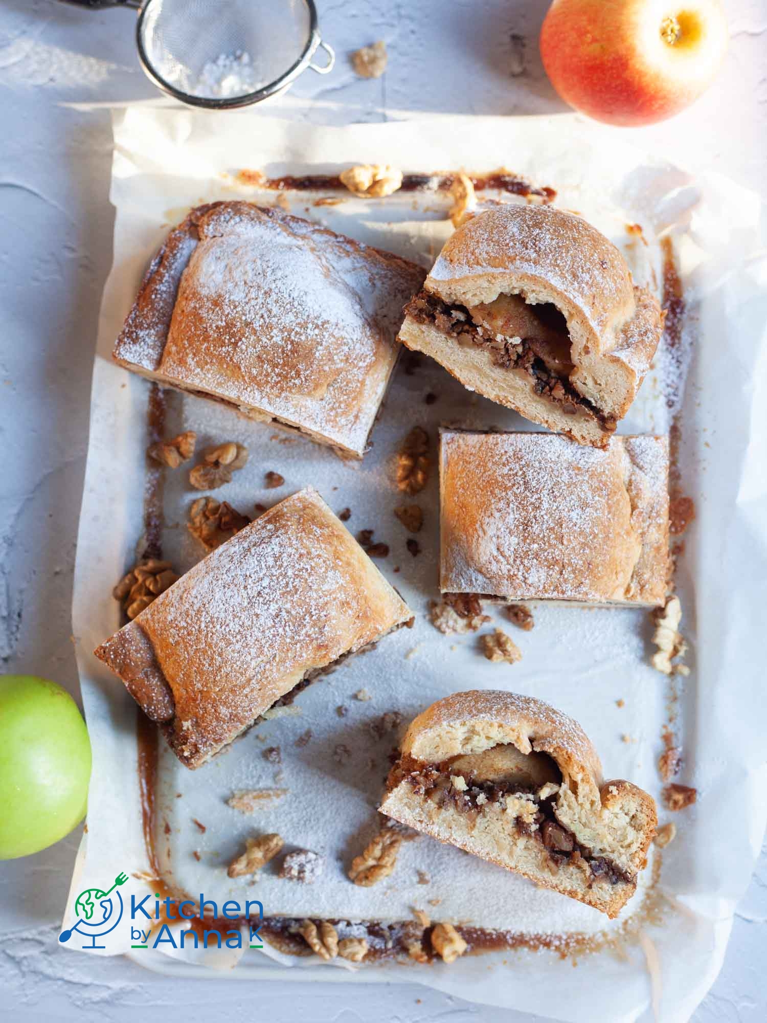Apple-pie-with-candied-walnuts