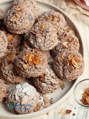 Gluten-free almond and chocolate meringue cookies