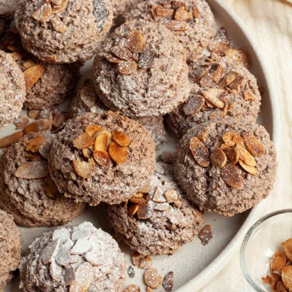 Gluten-free almond and chocolate meringue cookies