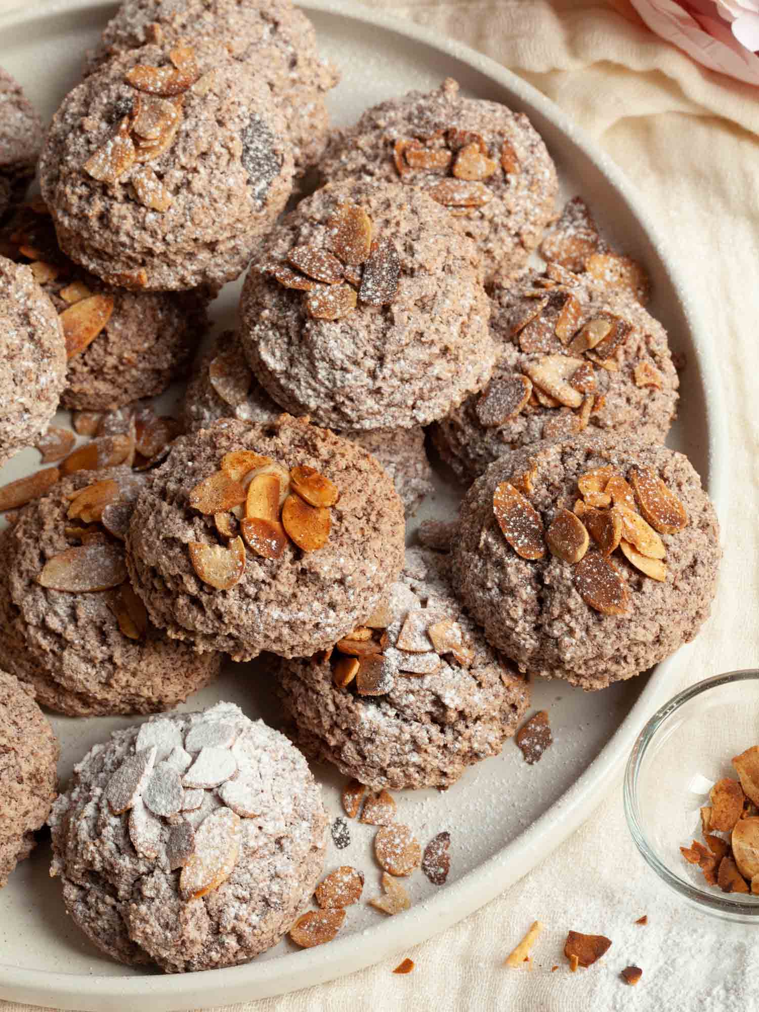 Gluten-free almond and chocolate meringue cookies