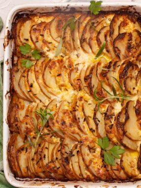 Potato bake with sour cream cheese and garlic