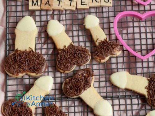 Uchlik haqida sherlar Ayollar uchun issiq erotika