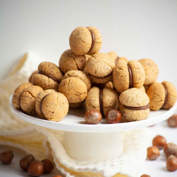 Baci di dama - Italian hazelnuts cookies