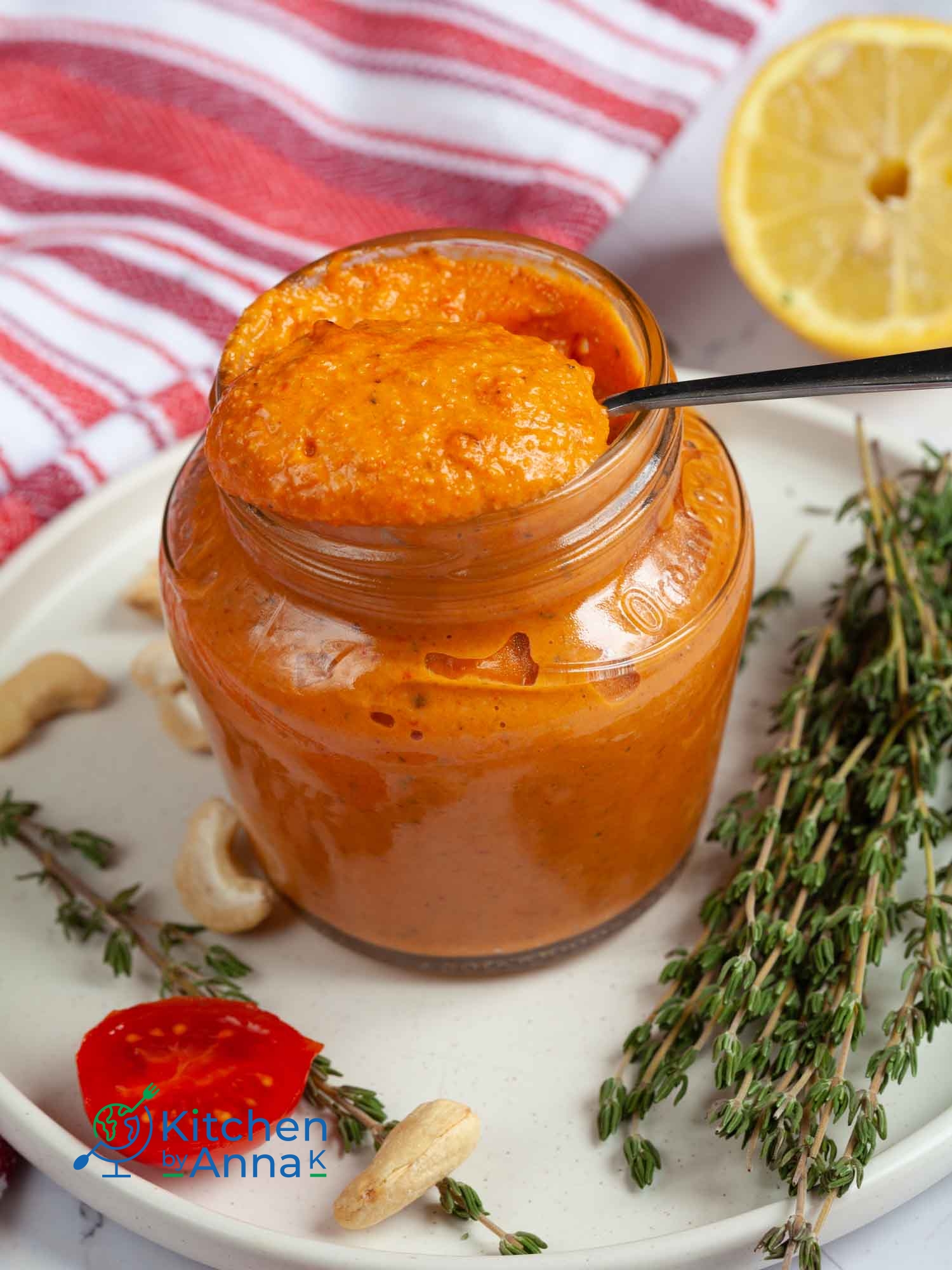 Cashew and roasted tomato chili pesto sauce