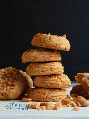 Thick and chewy peanut butter cookies