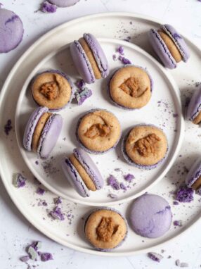 Chestnuts and white chocolate macarons