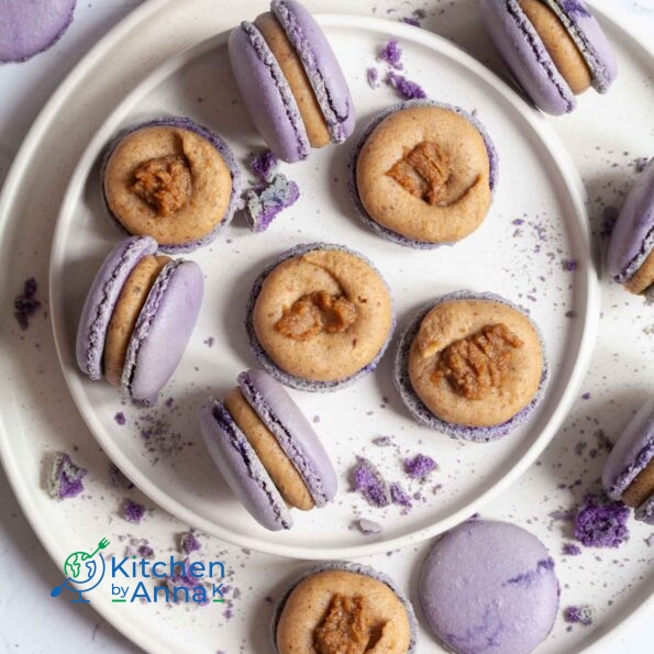 Chestnuts and white chocolate macarons