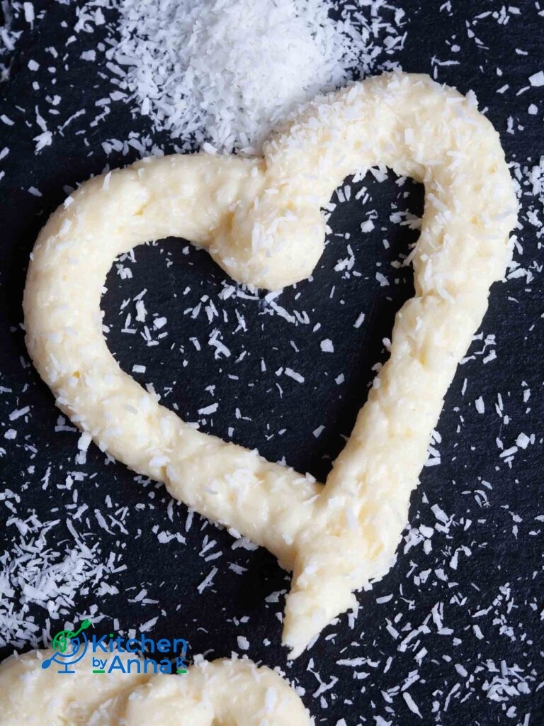 Coconut and powdered milk frosting