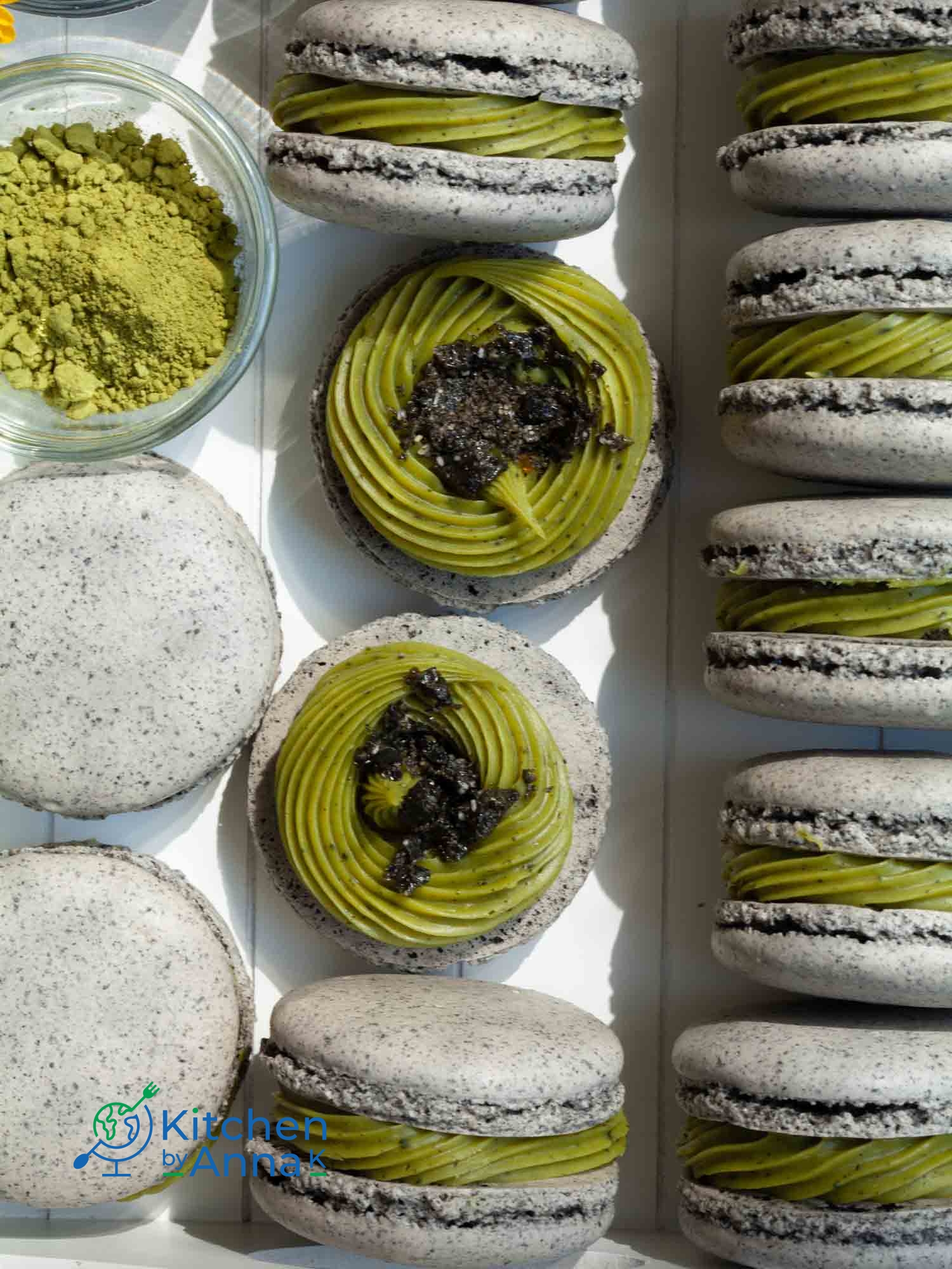 Matcha black sesame crunch macarons