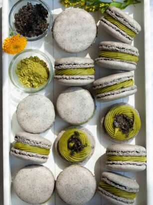 Matcha black sesame crunch macarons