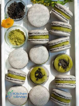 Matcha black sesame crunch macarons
