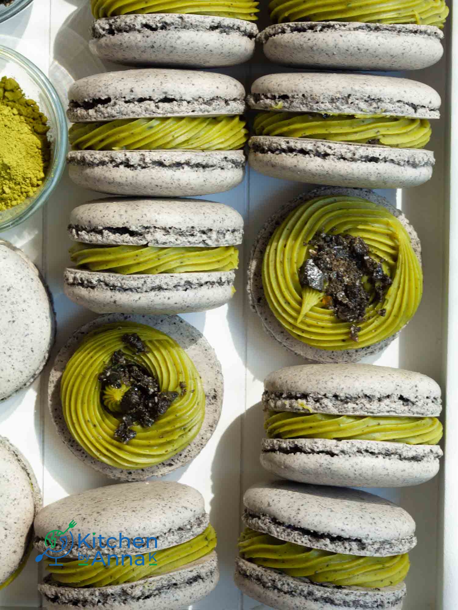 Matcha black sesame crunch macarons