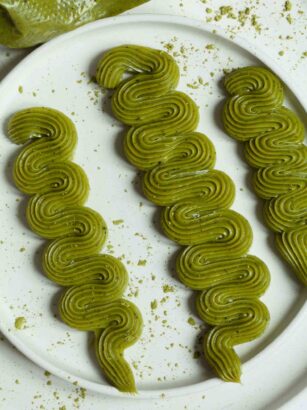 Matcha white chocolate ganache frosting