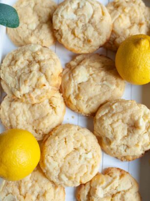 Lemon and white chocolate cookies