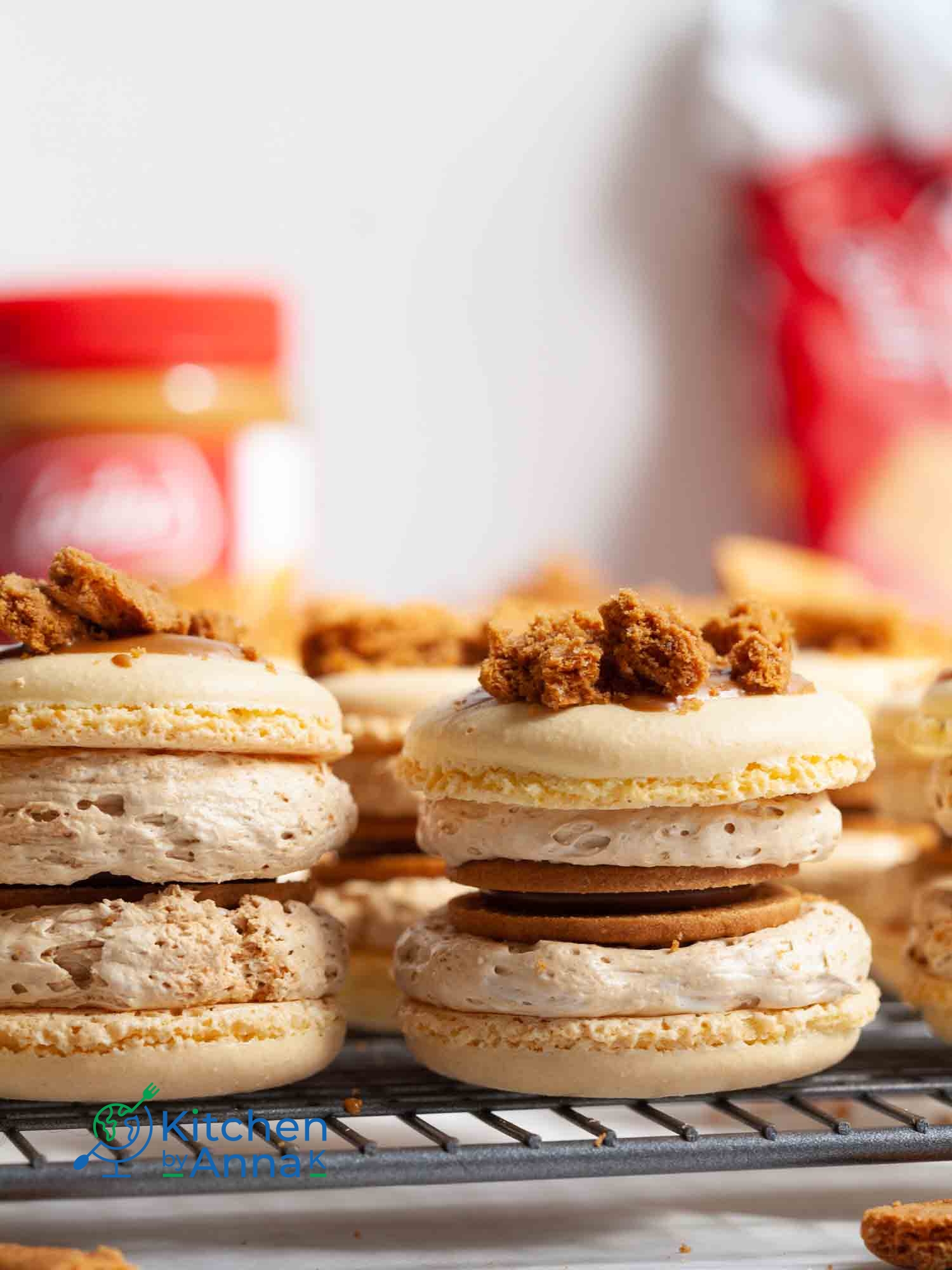 Biscoff marshmallow fluff macarons