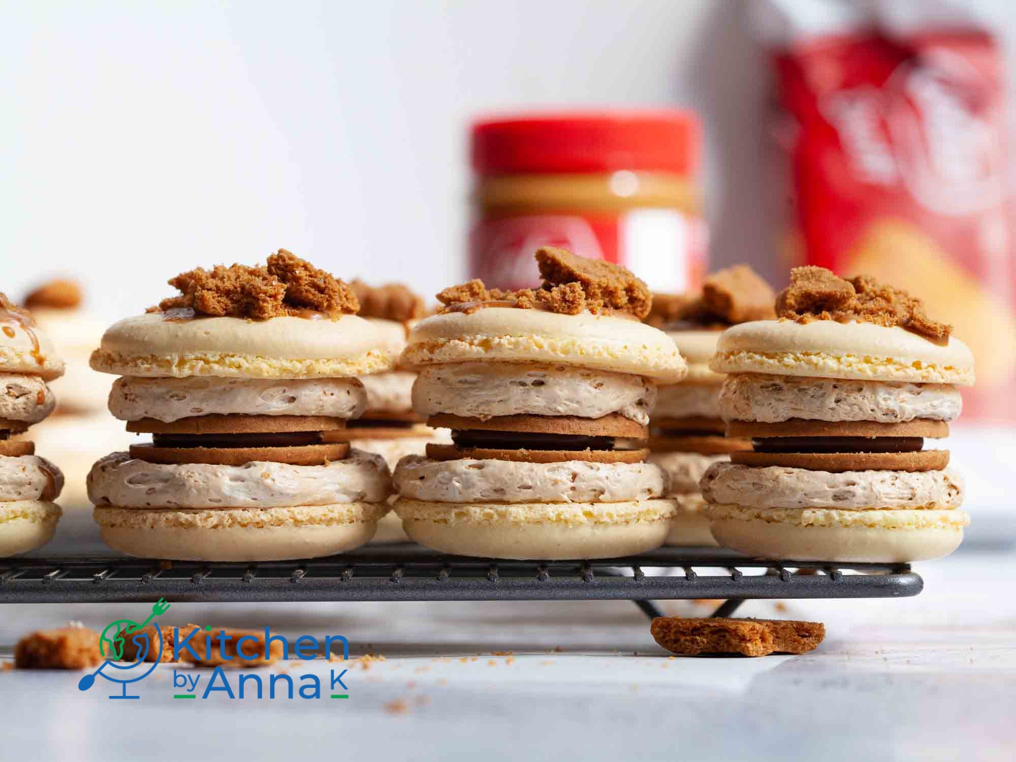 Biscoff marshmallow fluff macarons