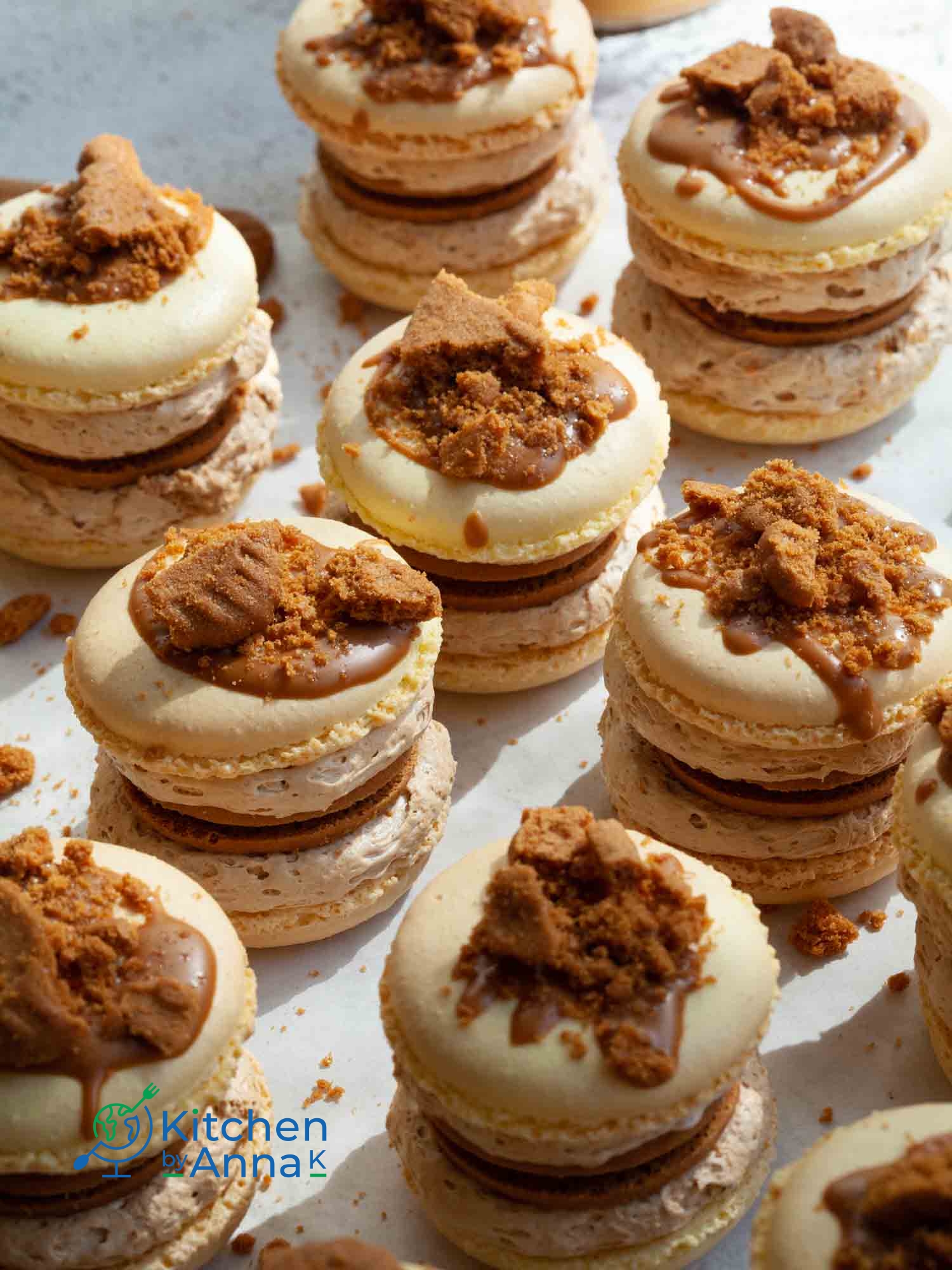 Biscoff marshmallow fluff macarons