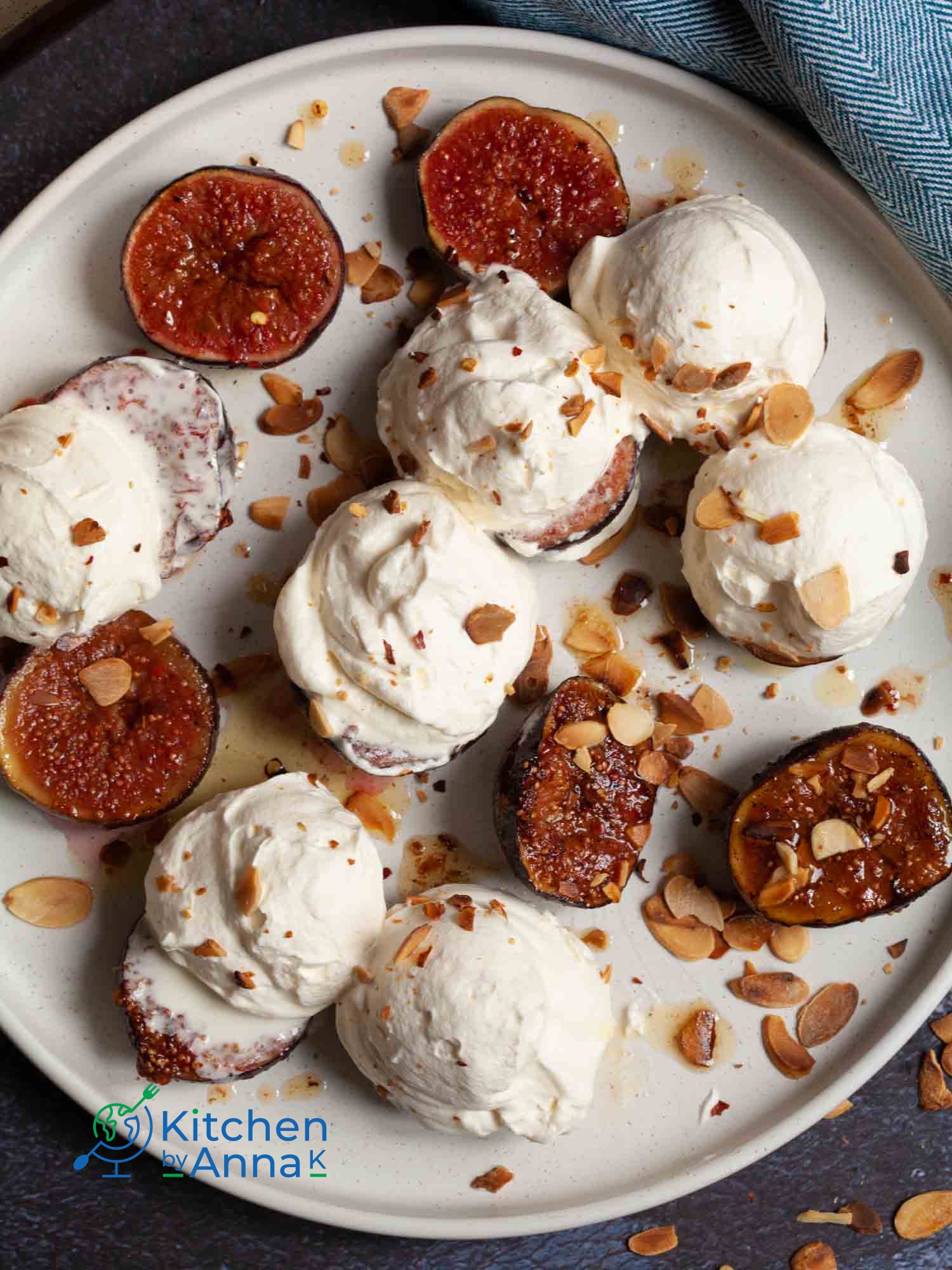 Fried Amaretto figs with Amaretto cream