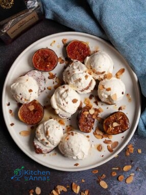 Fried Amaretto figs with Amaretto cream