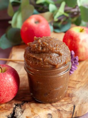 Homemade-spiced-caramelised-apple-butter