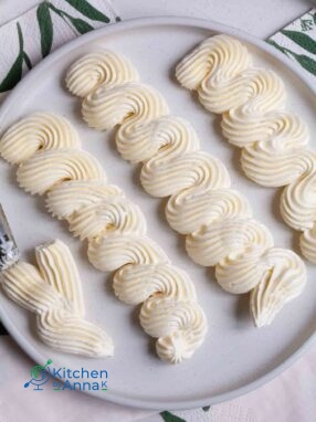 Italian meringue buttercream frosting