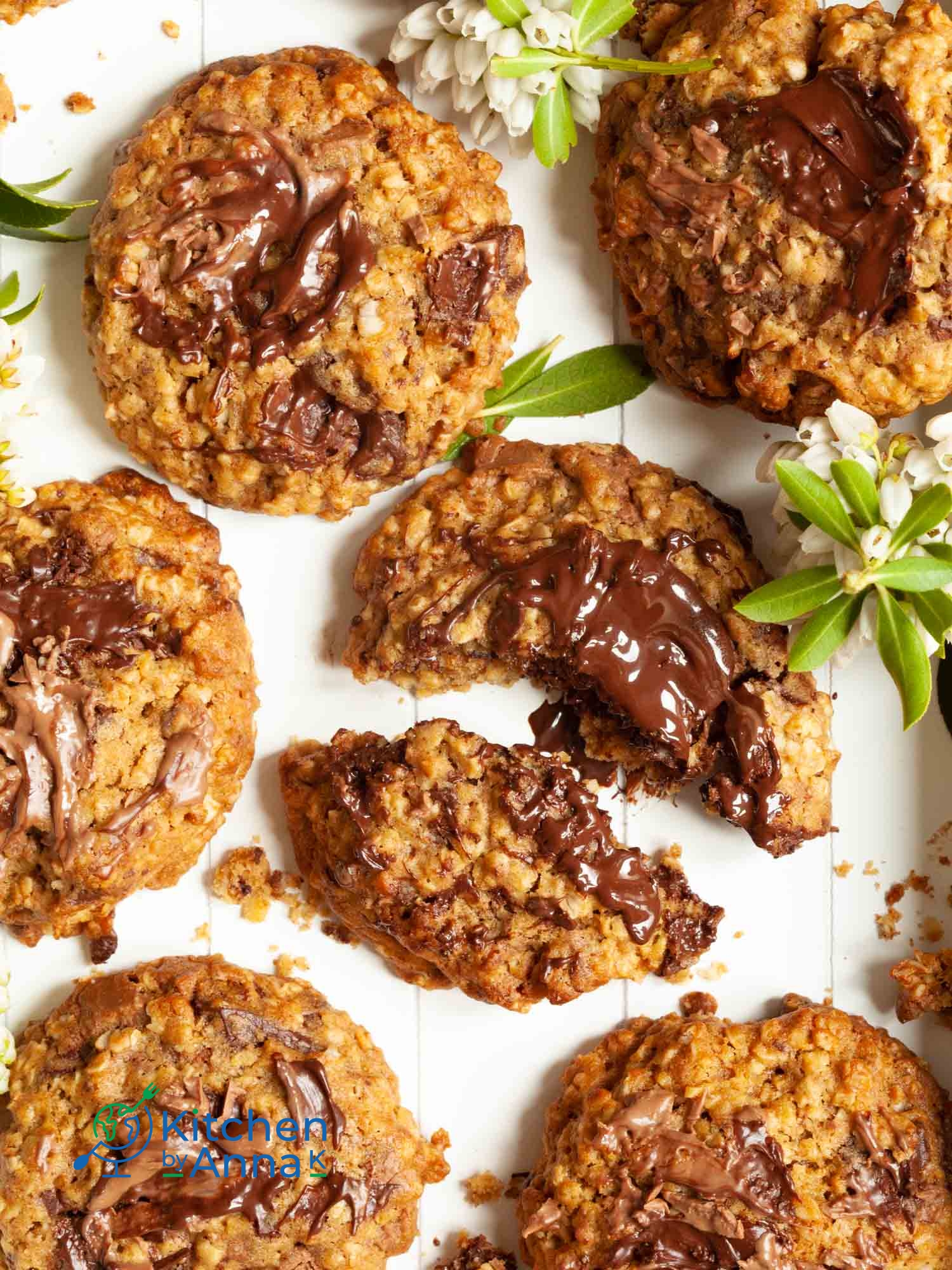 Oats and chocolate cookies