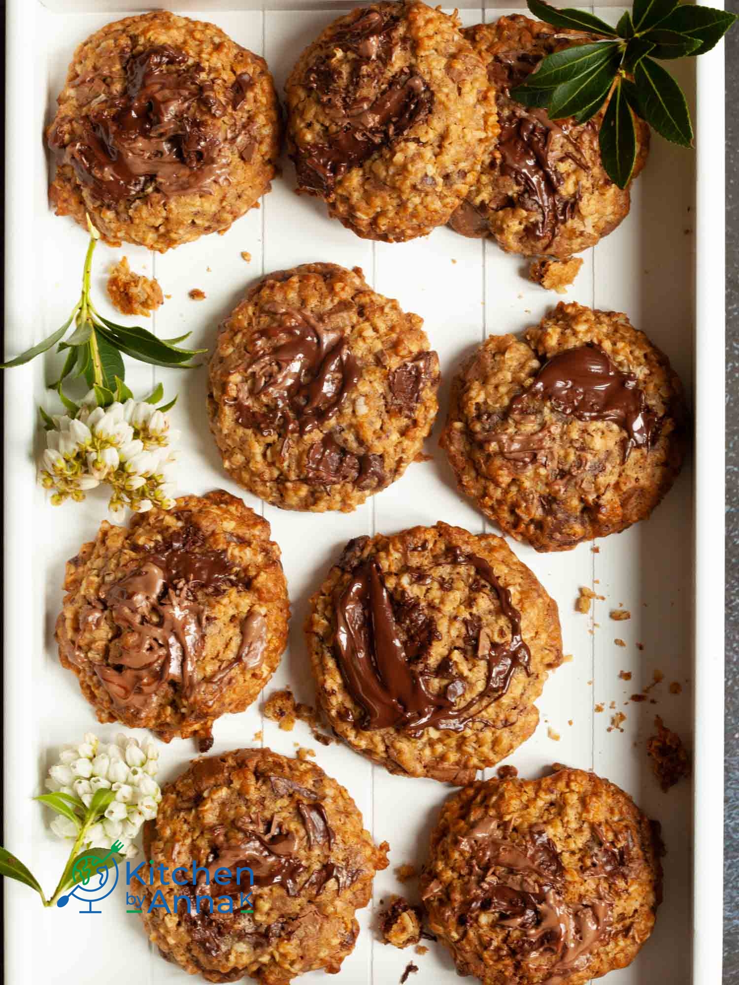 Oats and chocolate cookies