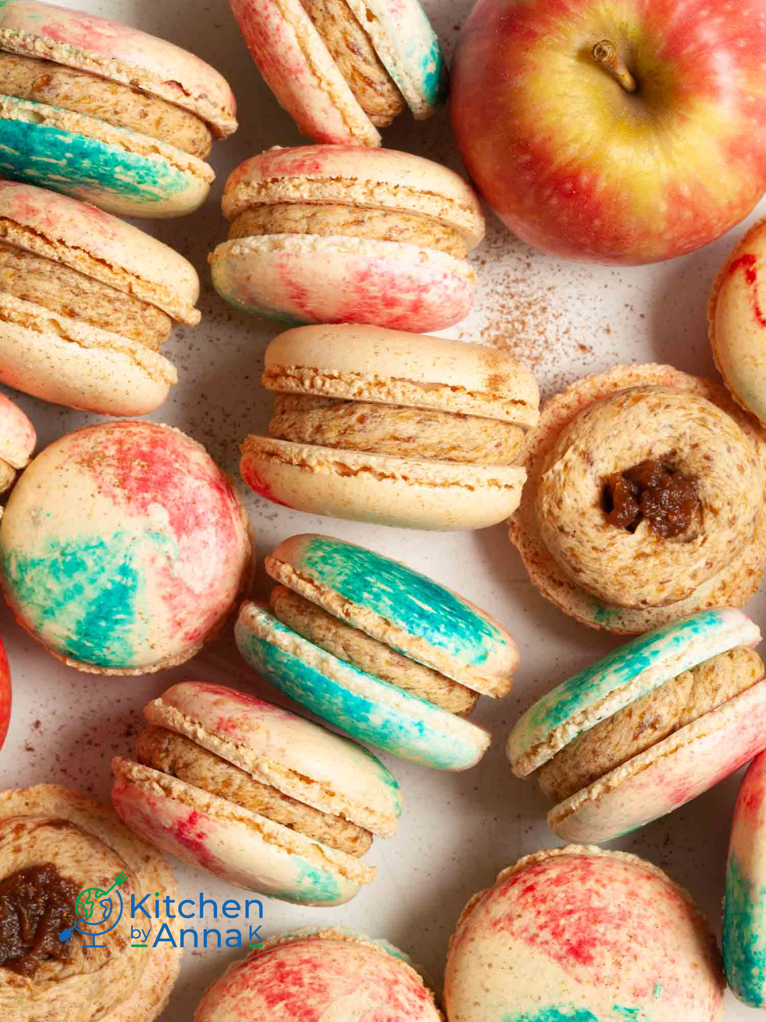 Apple pie macarons