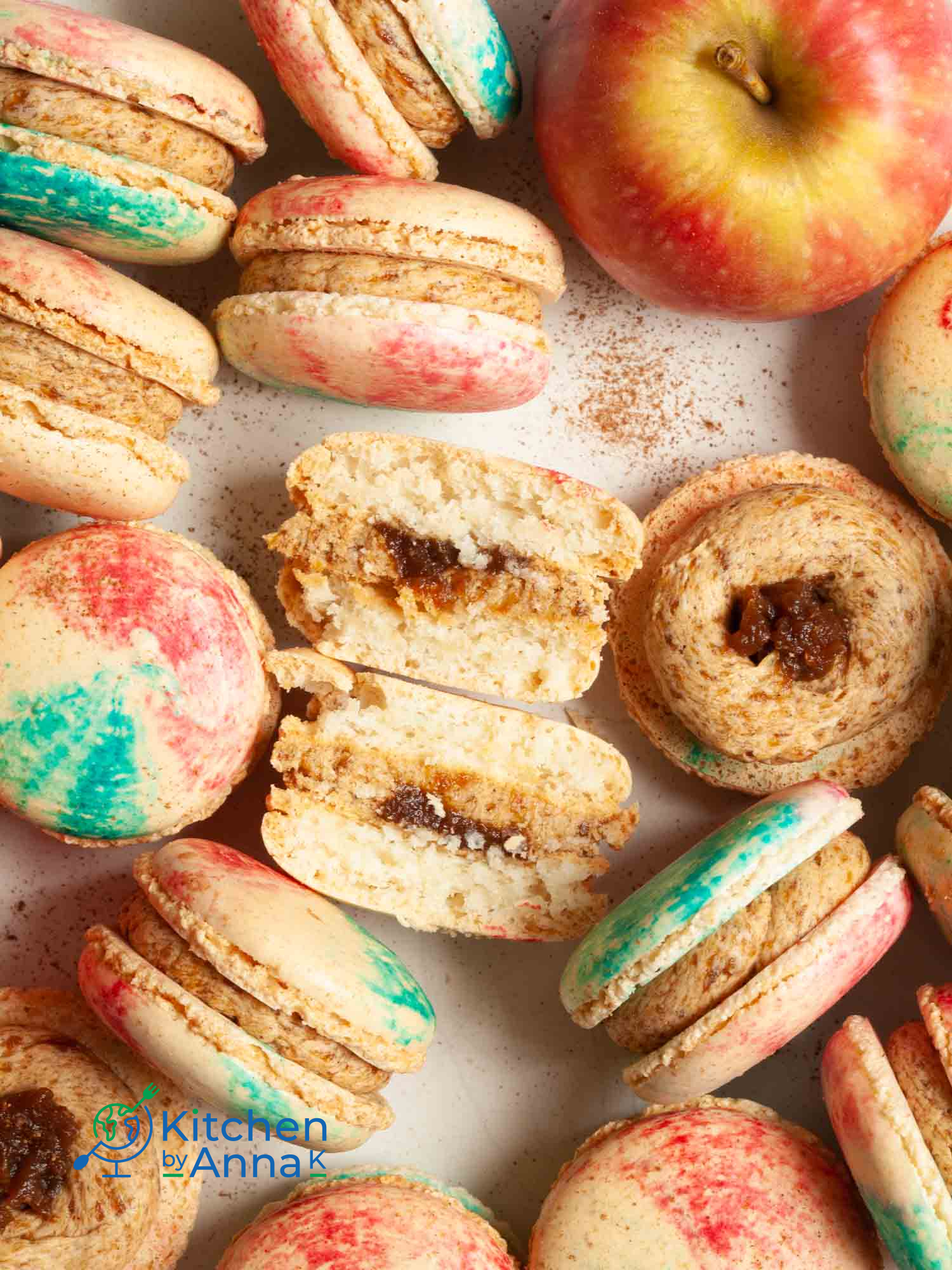 Apple pie macarons