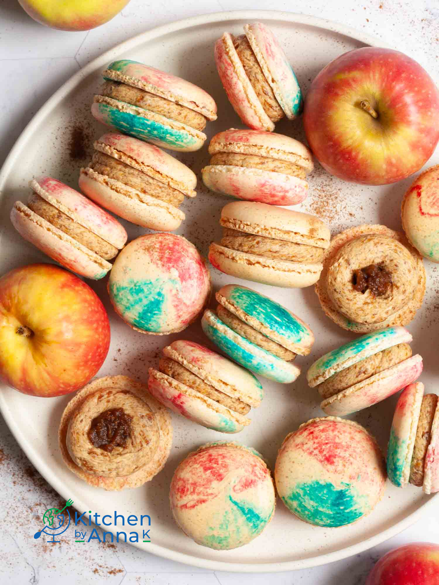 Apple pie macarons