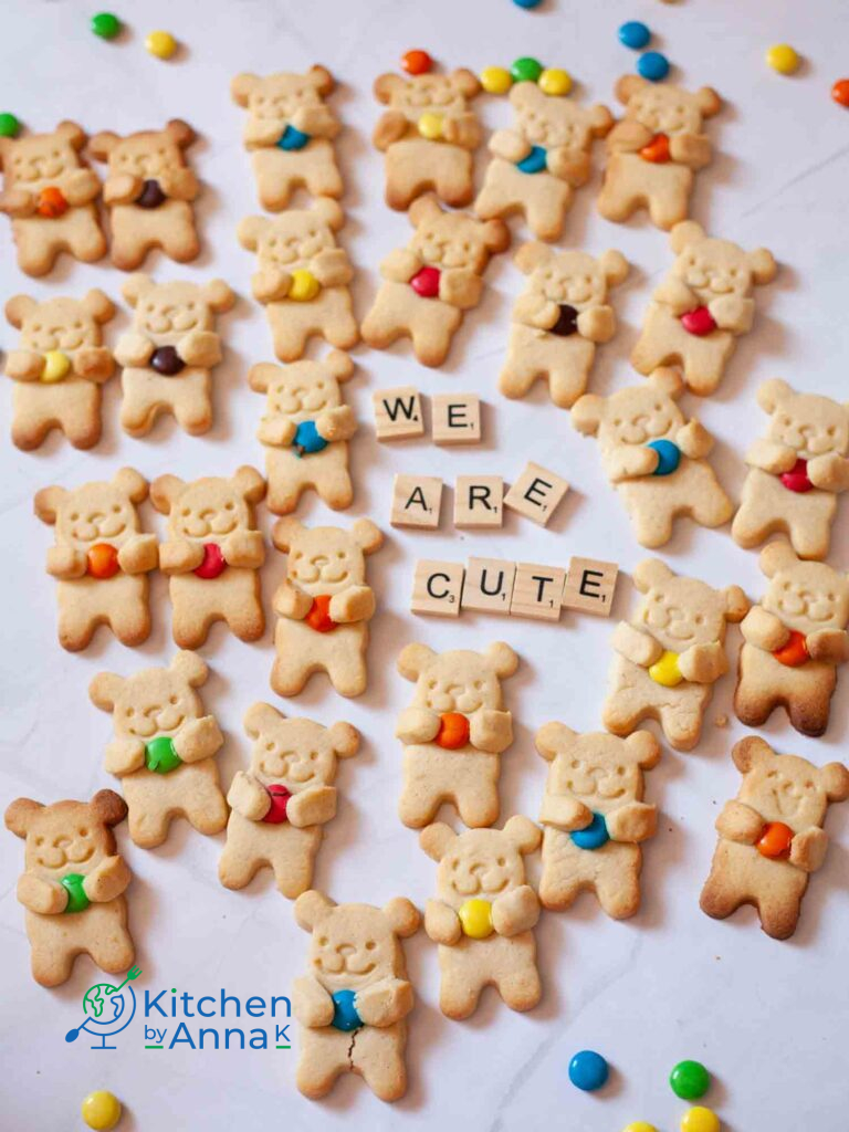 Cardamom bear sugar cookies