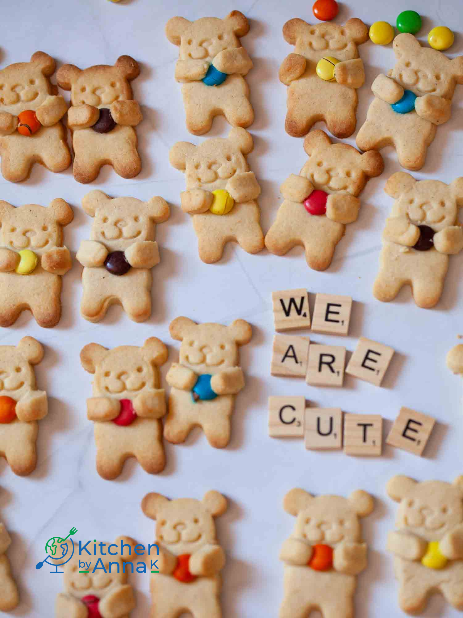 Cardamom bear sugar cookies