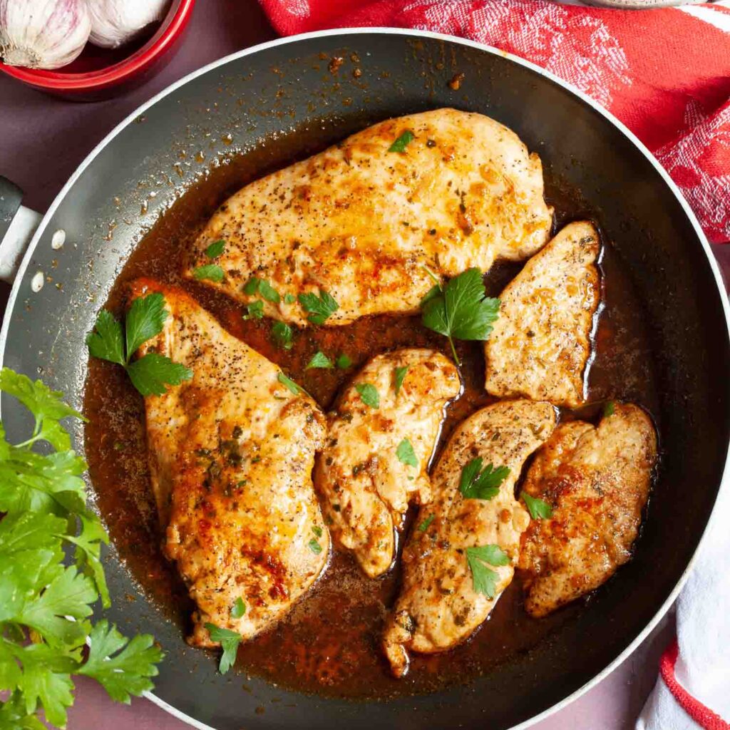 Chicken breast in garlic and white wine sauce