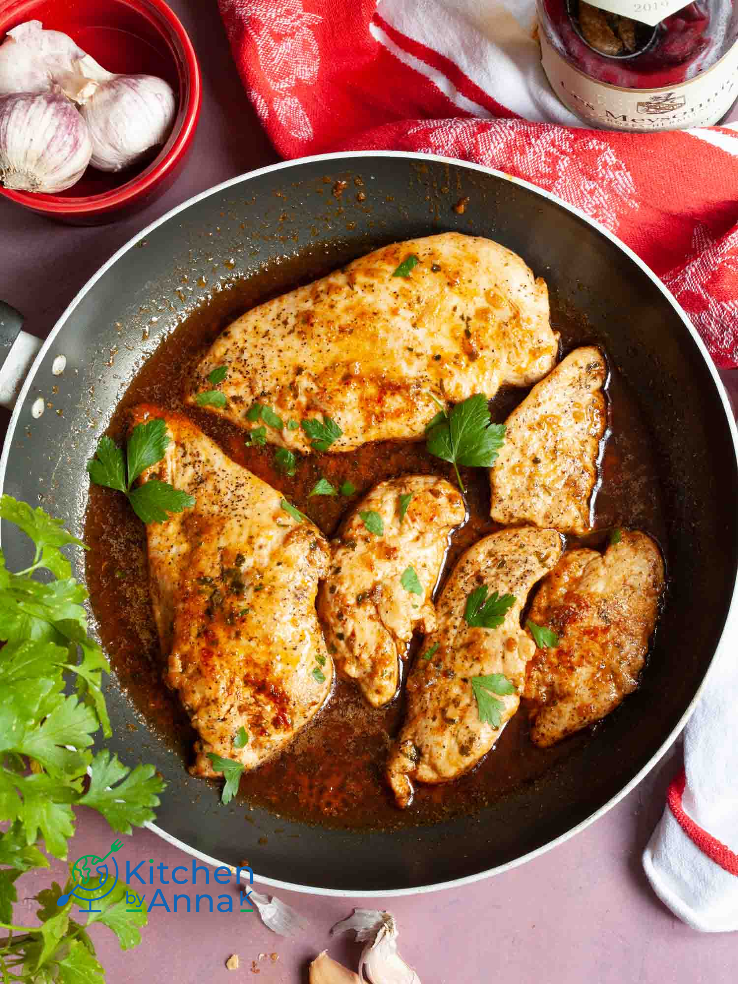 Chicken breast in garlic and white wine sauce