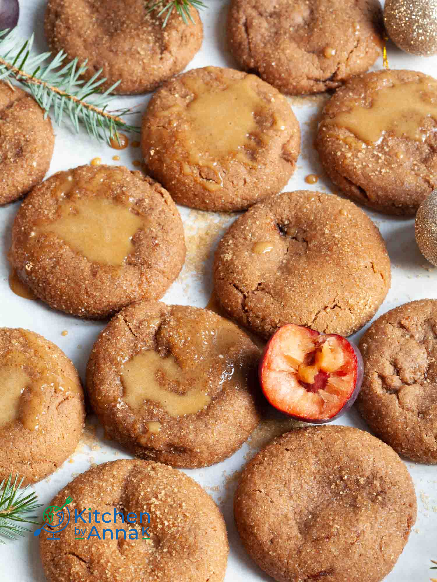 Gingerbread cookies stuffed with plum jam