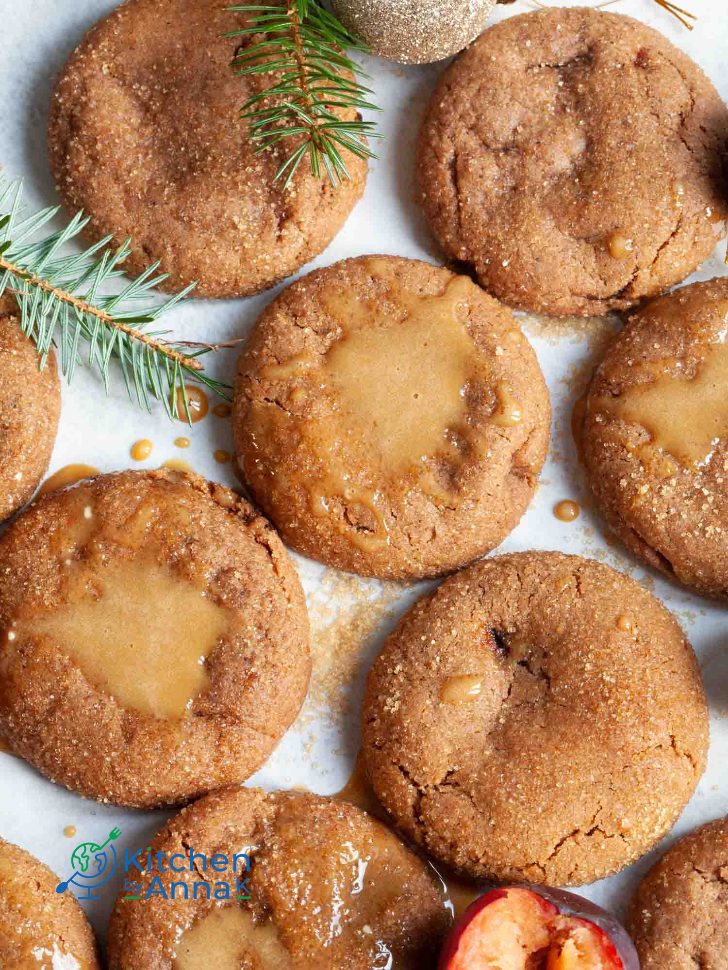 Gingerbread cookies stuffed with plum jam